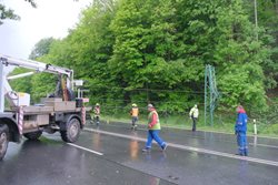 Dráty vysokého napětí zablokovaly čtyřproudou silnici z Bašky na Ostravici