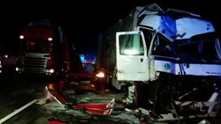 Nehoda dvou kamionů na dálnici D1