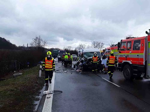 Série vážných hromadných nehod zaměstnala hasiče na Přerovsku