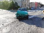 V Havlíčkově Brodě v ulici Pražská se střetla dvě osobní vozidla