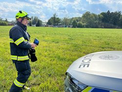 Hasiči asistovali pyrotechnikovi při nálezu munice