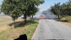  U požáru valníku a balíků slámy zasahovaly na Pelhřimovsku čtyři jednotky hasičů