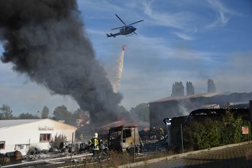 FOTOGALERIE Požár skládky v Kutné Hoře