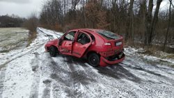 Vyprošťování auta z přivaděče do přehrady Žermanice proběhlo bez znečištění vody