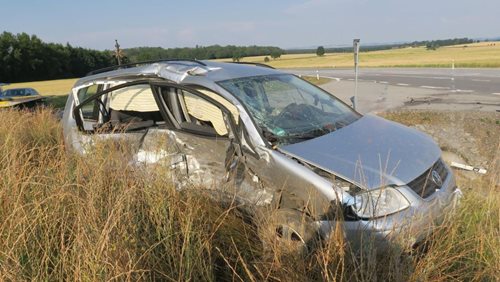 Mikrospánek zřejmě způsobil vážnou nehodu. Jeden z řidičů bojoval o život