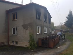 Na požářišti bytě v Ratiboři hasiči našli uhořelou osobu