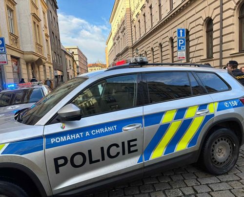 Anonymní hrozba výbušninou uzavřela soud, policie budovu zkontrolovala