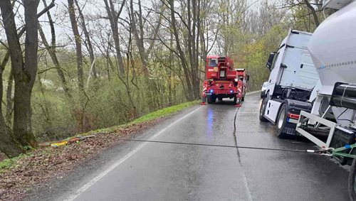 Nakloněná cisterna zastavila provoz