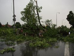 Moravskoslezští hasiči vyjeli v noci na pátek kvůli počasí více než stokrát