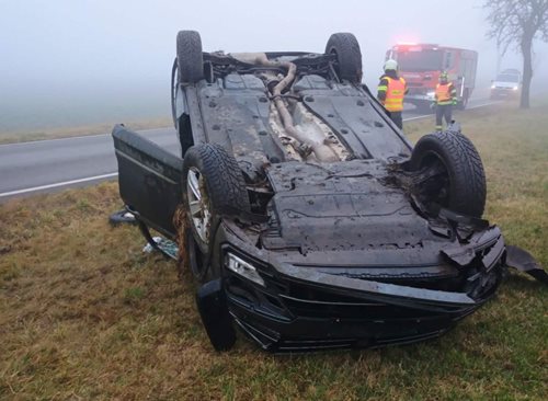 Vážná nehoda osobního auta si vyžádala zásah záchranných složek