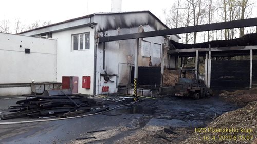 V Plané hořela skladovací část centrální kotelny