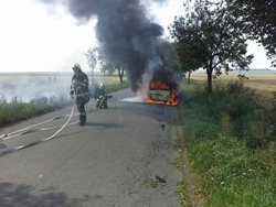 V Olomouckém kraji u obce Vrbátky shořelo osobní auto