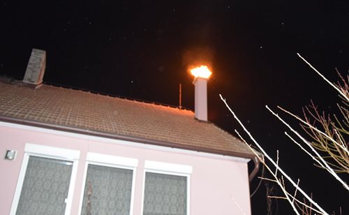 Požár sazí v komíně