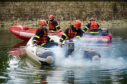 Harcovskou přehradou brázdily čluny hasičů