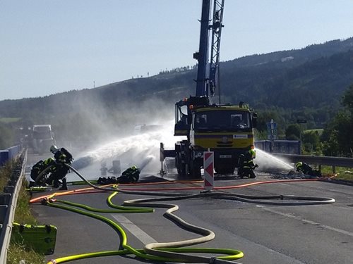 Požár acetylénu s ochlazováním tlakové láhve na obchvatu Jablunkova