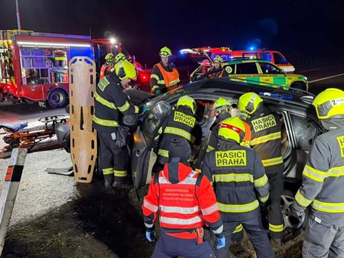 Řetězová dopravní nehoda na D8 omezila provoz