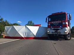 Nehoda zablokovala dopravu na D2