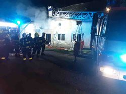 Požár střechy rodinného domu Oplocany
