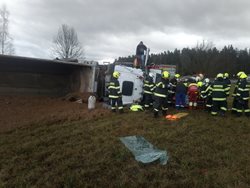 Nehoda kamionu uzavřela silnici č. 36 u Čestic