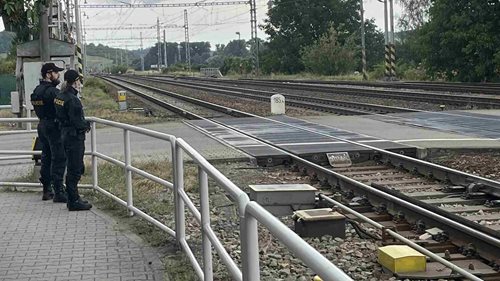 V kolejišti neriskujte. Jihomoravští policisté letos evidují už 19 střetů osob s vlakem