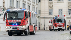 Bezvládná žena zachráněna z hořícího bytu