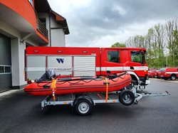 Profesionální hasiči na stanici v Konici využijí při zásazích na vodě nový člun