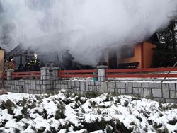 Ranní požár přístavku rodinného domu v Černé Vodě na Jesenicku