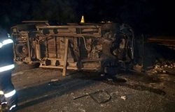 V noci havarovala dodávka, všech devět cestujících se zranilo, nejvážněji zraněného transportoval vrtulník 