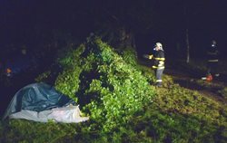 Hasičské jednotky v Ústeckém kraji vyjely kvůli noční bouřce k 26 událostem