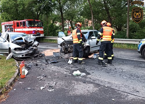 Děsivá nehoda: Hasiči zachraňovali zraněné i děti