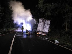 Noční požár polského kamionu v Karviné