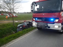 Ranní nehoda s vyproštěním u Domanína