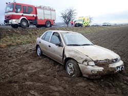Řidička se přetočila s autem několikrát přes střechu