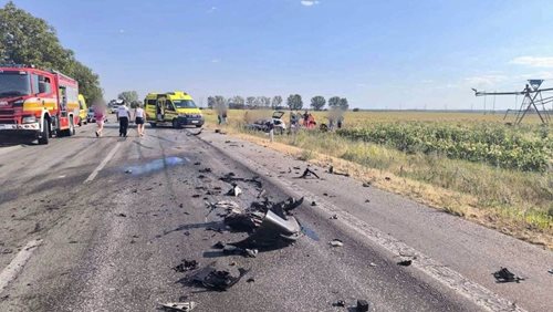 Čelní střet dvou aut skončil vážnými zraněními. Jednoho z řidičů transportoval vrtulník