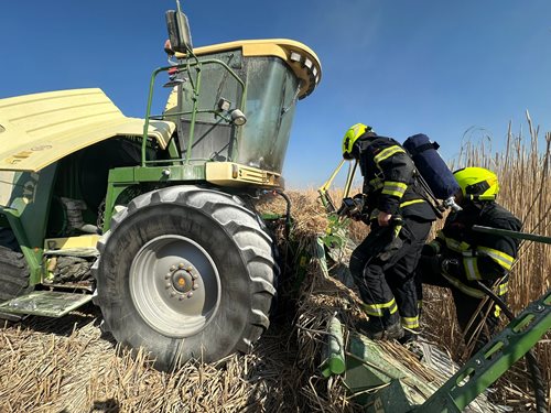 Technická závada zničila drahou techniku při práci na poli