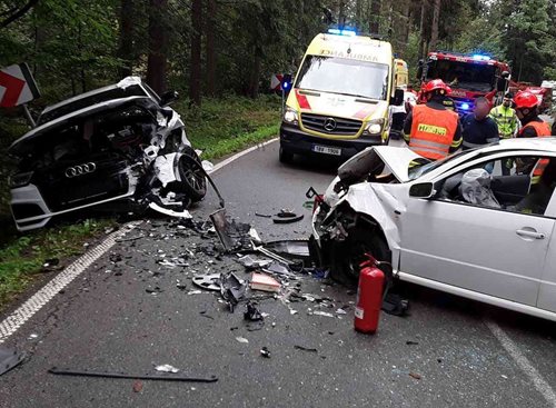 Na Blanensku se střetly dva osobní vozy