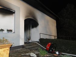 Požár rodinného domu na Štědrý den ve Stěžírkách na Královéhradecku způsobila zapálená svíčka 