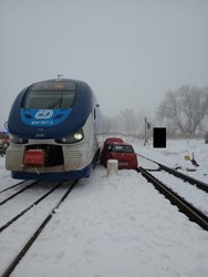 Dopravní nehoda osobního auta a vlaku v Rybništi