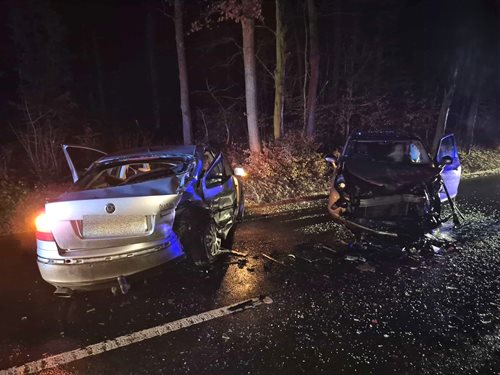 Dopravní nehoda dvou osobních vozidel si vyžádala dvě zraněné osoby
