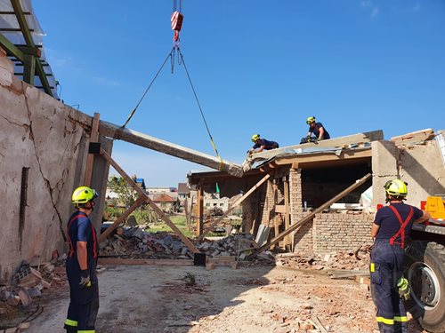 Již čtvrtý den pomáháme v Moravské Nové Vsi, obci postižené tornádem