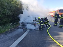  Auta v plamenech, dálnice v kolapsu: Požáry na Hané napáchaly škody za téměř milion