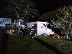 Muž zapálil svíčku a odešel, požár na sebe nenechal dlouho čekat