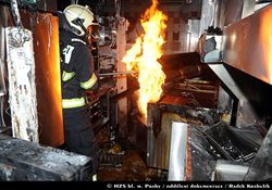 Při požáru fritézy v restauraci muselo být evakuováno nákupní centrum
