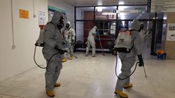 Hasiči pokračovali v dezinfekci nemocnice
