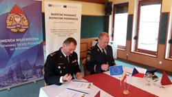 V Hradci Králové byl podepsán Záchranný plán poskytnuté přeshraniční pomoci mezi jednotkami požární ochrany Dolnoslezského vojvodství a HZS Pardubického kraje