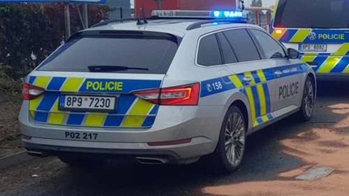 Nebezpečný únik v centru města: Policisté zadrželi řidiče po několika nehodách