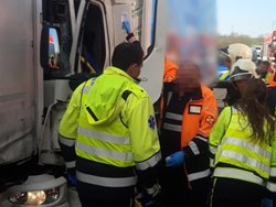 Dopravní nehoda uzavřela silnici I/16 u Sazené