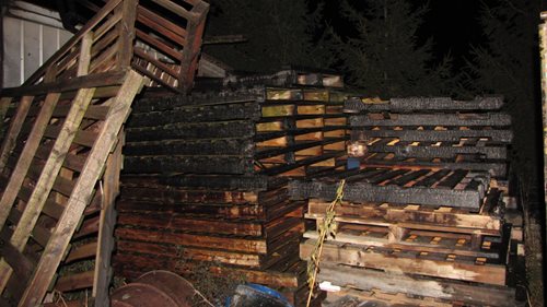 Rozsáhlý požár v Doubku nedaleko Říčan likvidovalo sedmnáct jednotek