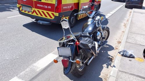Čtyři nehody motorkářů během jediného dne. Hasiči zasahovali opakovaně