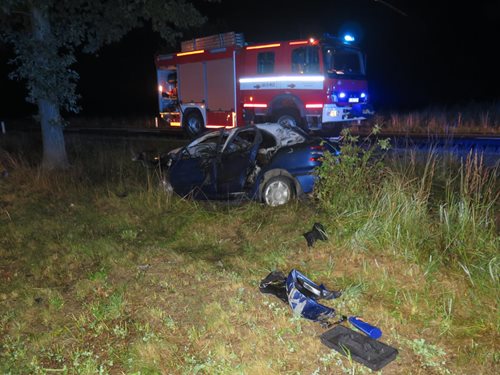 Osobní auto začalo po nehodě u Milevska hořet, zraněného řidiče zdravotníci transportovali letecky
